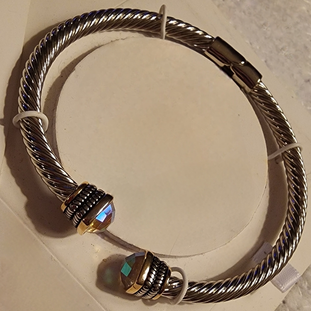 SilverWorks 925 Sterling Silver w/Topaz Gem Cable Bracelet.  New.  Deal!